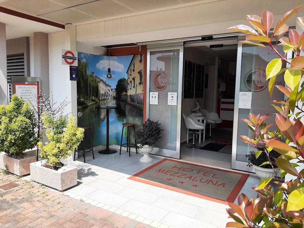 Mezzaluna Hotel