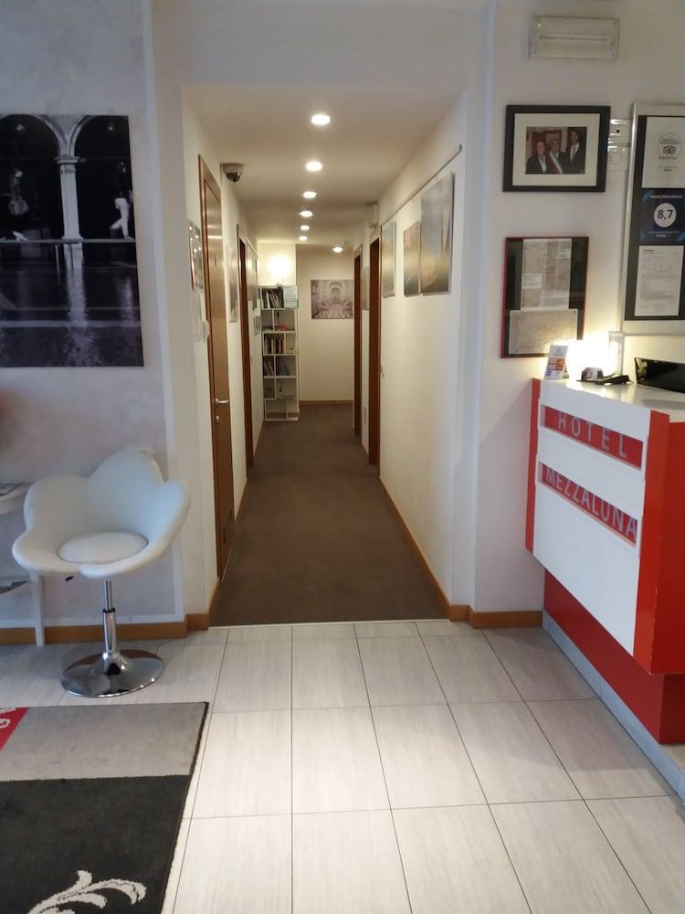 Mezzaluna Hotel 3*