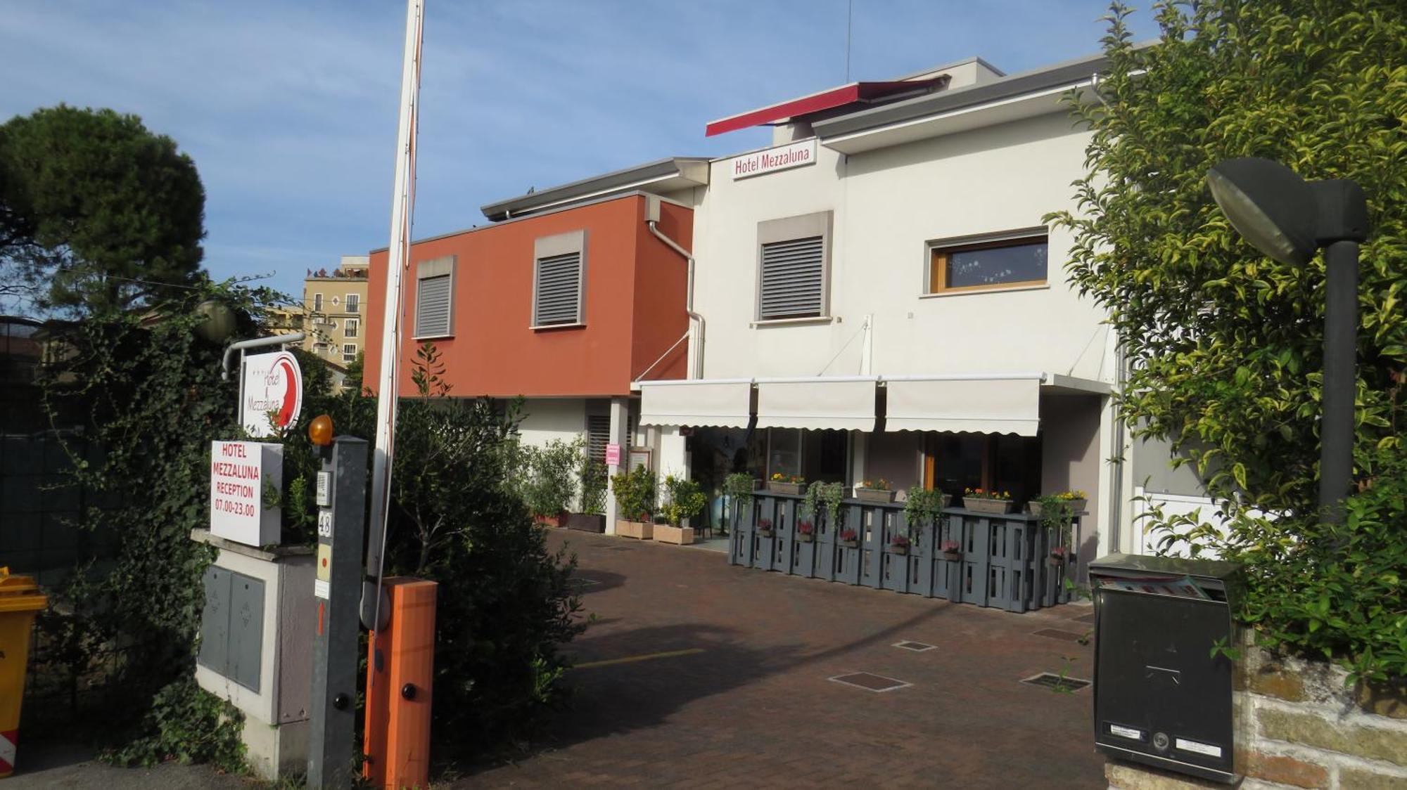 Mezzaluna Hotel