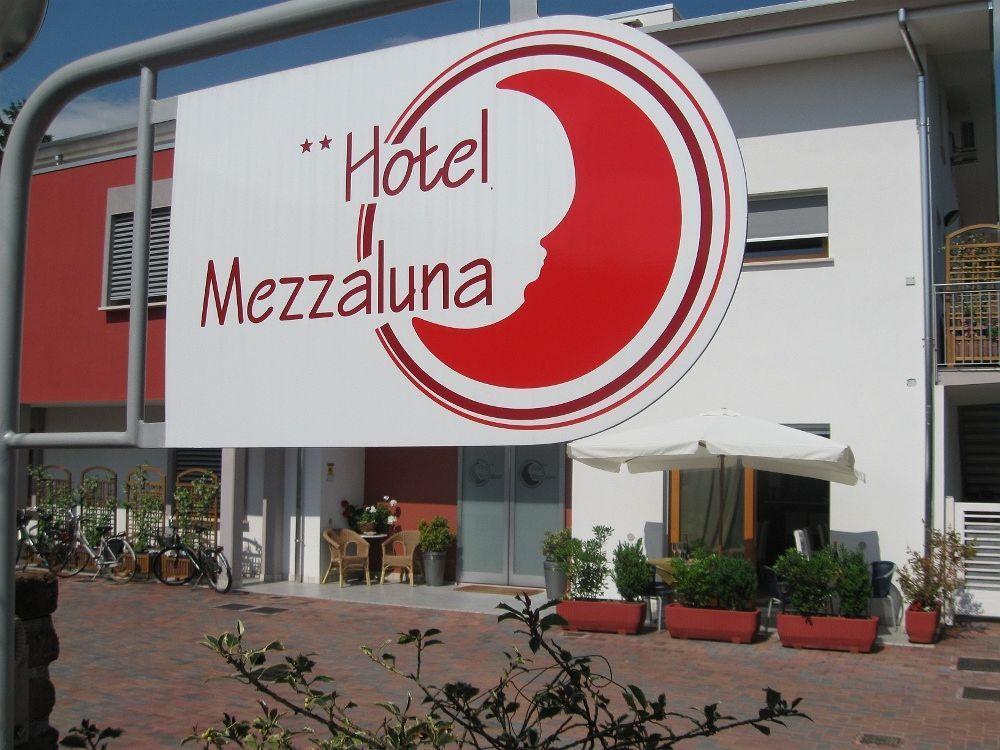 Mezzaluna Hotel 3*